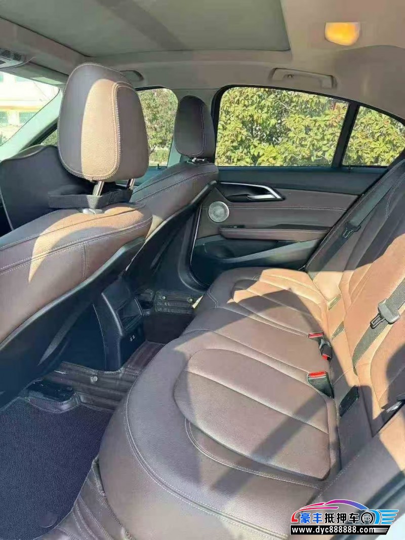 22年宝马1系轿车抵押车出售