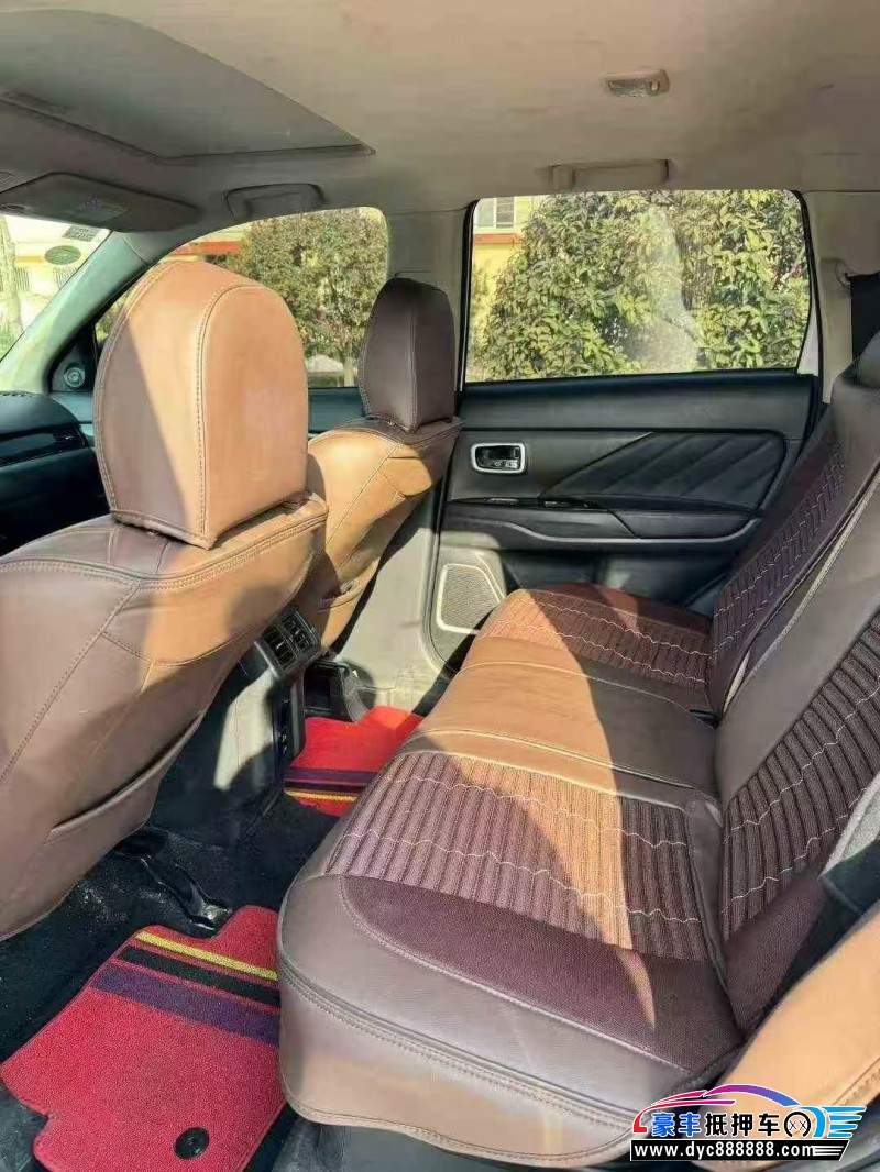 21年三菱欧蓝德轿车抵押车出售