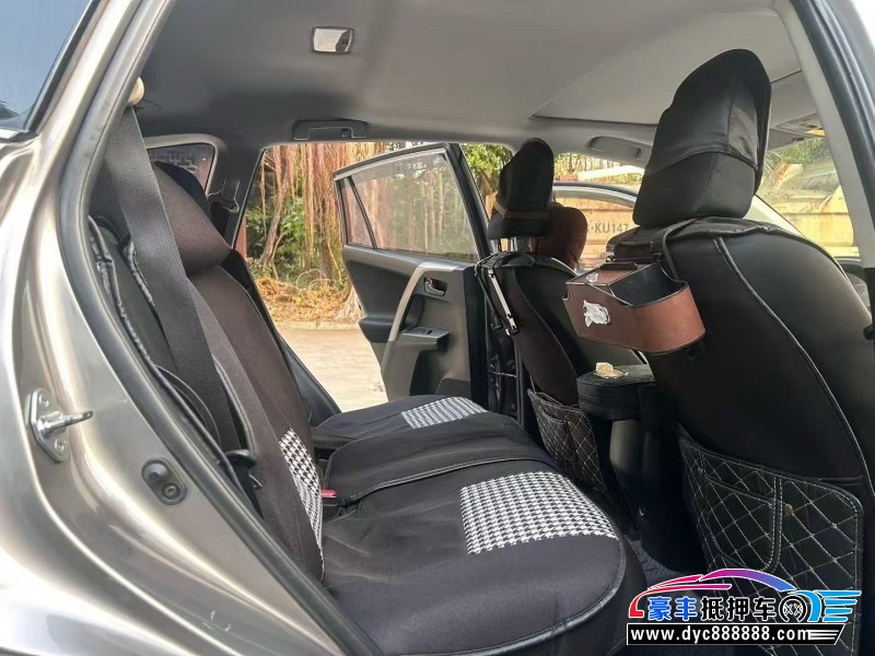 17年丰田RAV4轿车抵押车出售