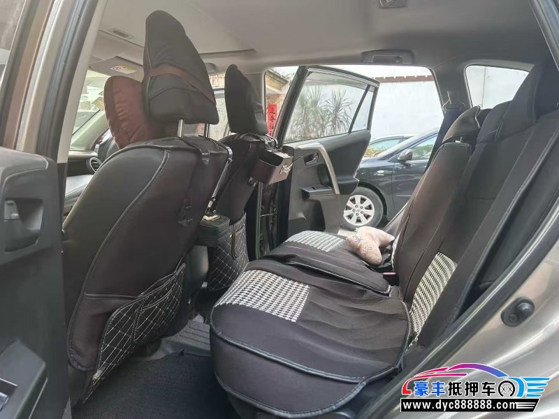 17年丰田RAV4轿车抵押车出售