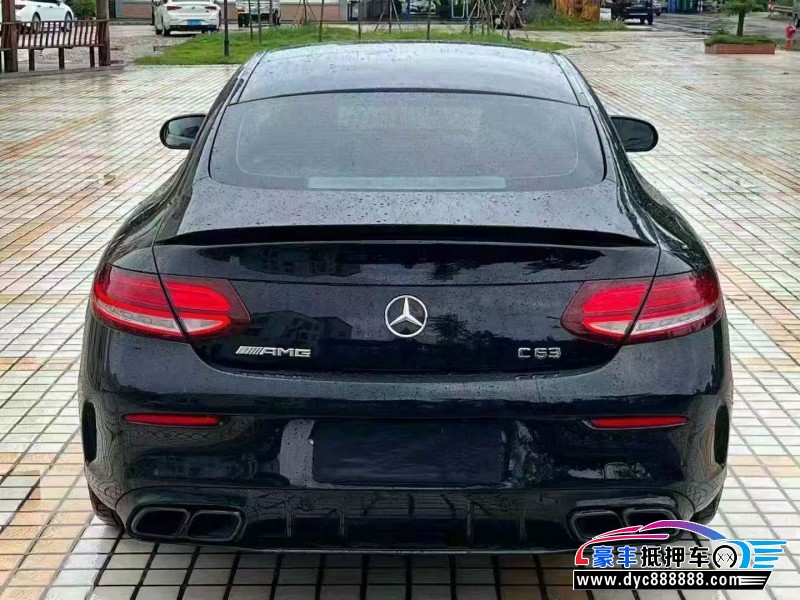 19年奔驰C轿车抵押车出售