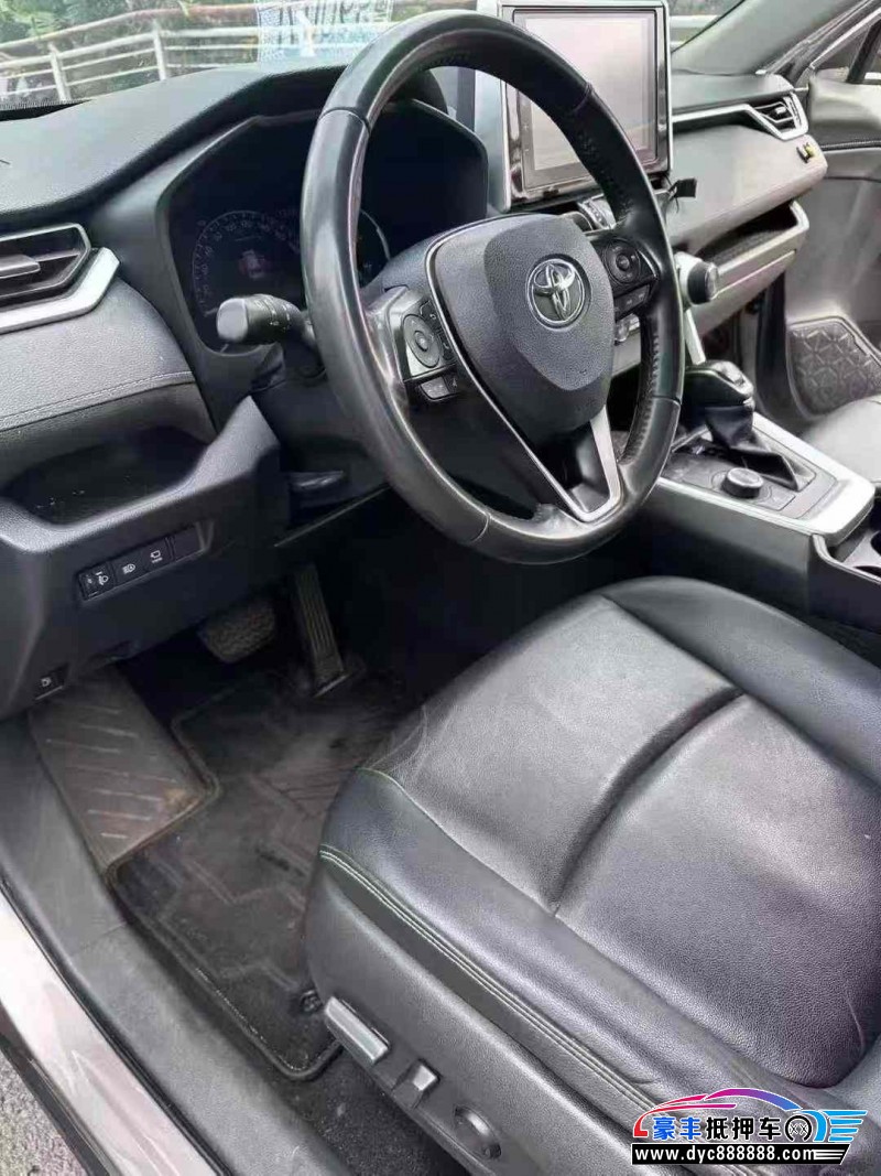 21年丰田RAV4轿车抵押车出售