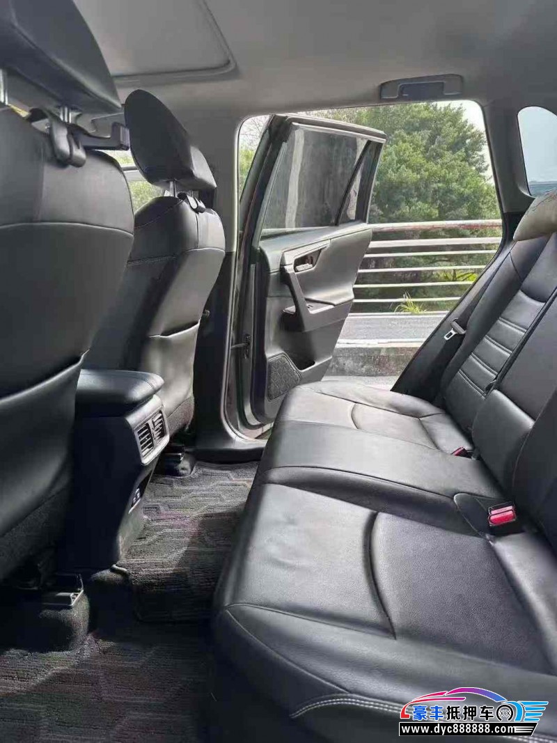 21年丰田RAV4轿车抵押车出售