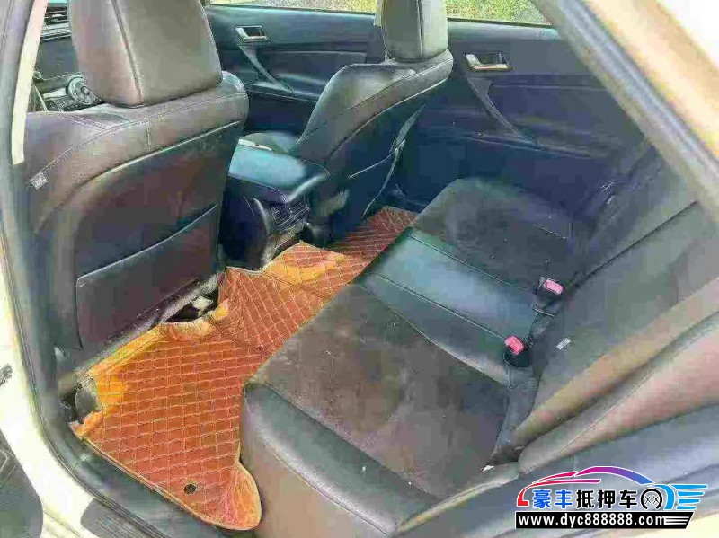 15年丰田锐志轿车抵押车出售