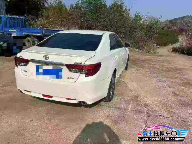 15年丰田锐志轿车抵押车出售