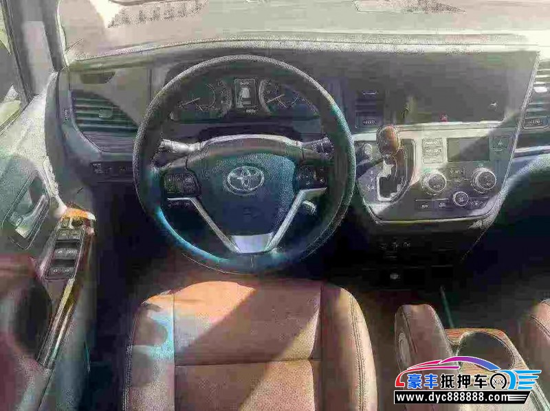 16年丰田塞纳轿车抵押车出售