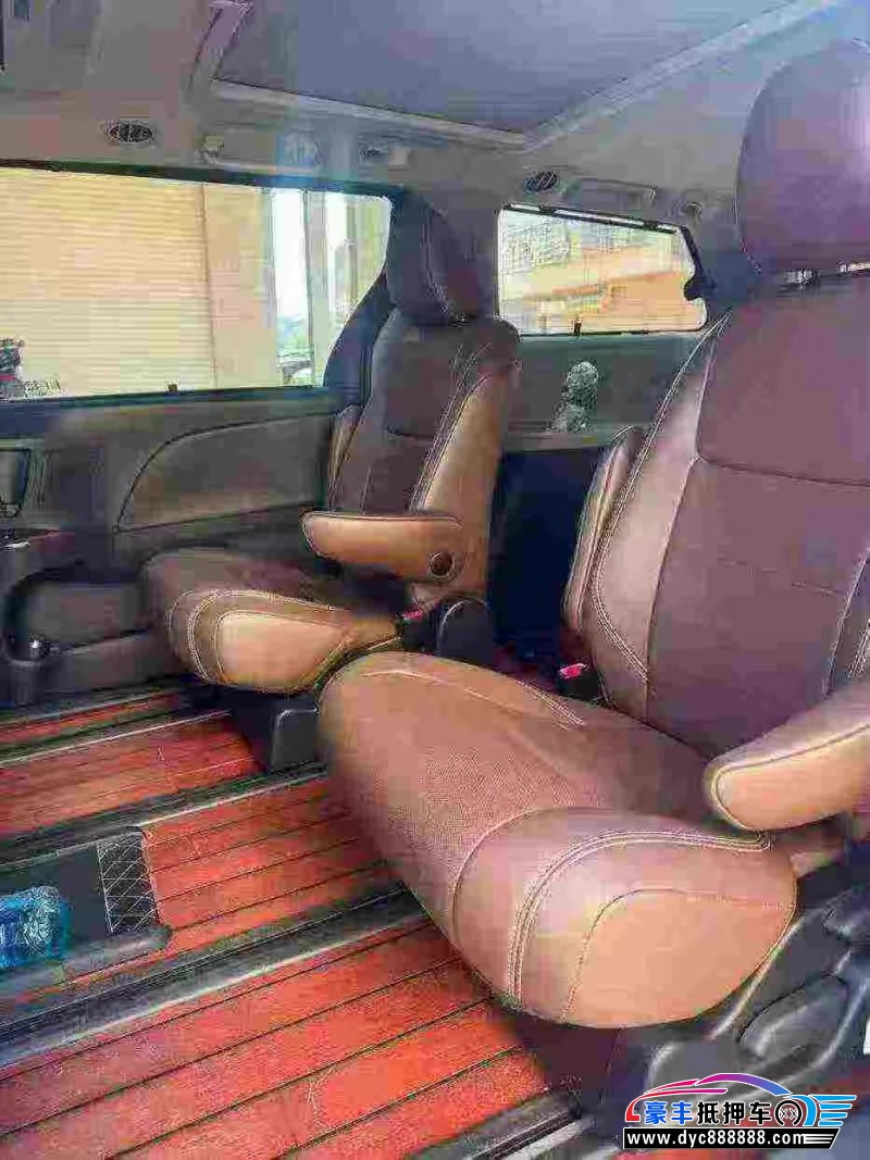 16年丰田塞纳轿车抵押车出售