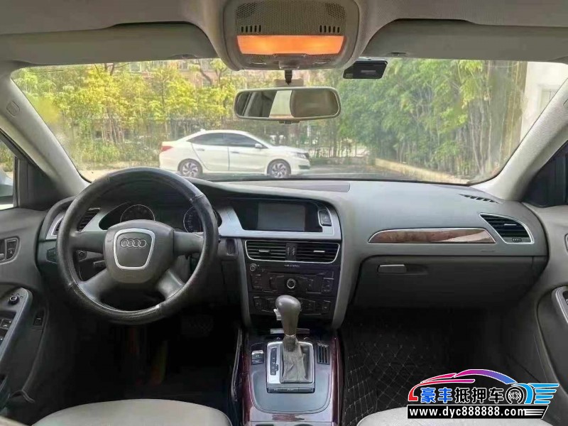 12年奥迪A4L轿车抵押车出售