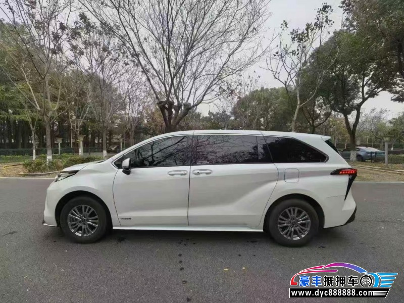 22年丰田塞纳轿车抵押车出售