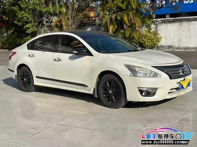 14年日产天籁轿车抵押车出售