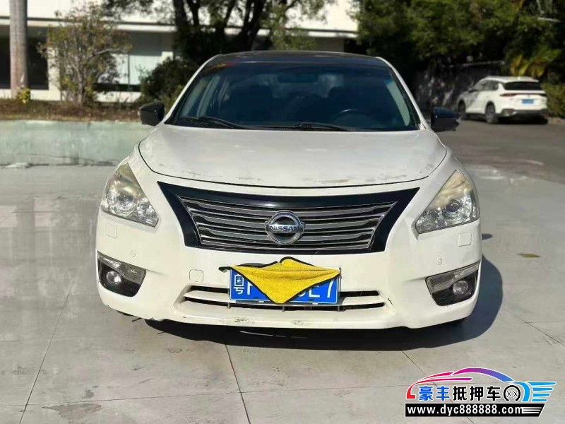 14年日产天籁轿车抵押车出售