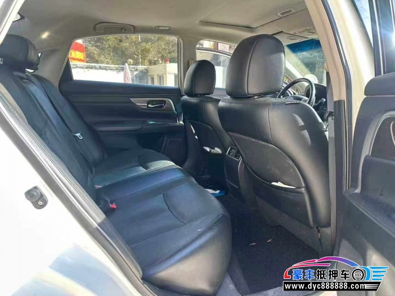 14年日产天籁轿车抵押车出售