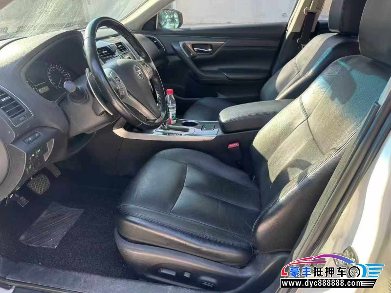 14年日产天籁轿车抵押车出售