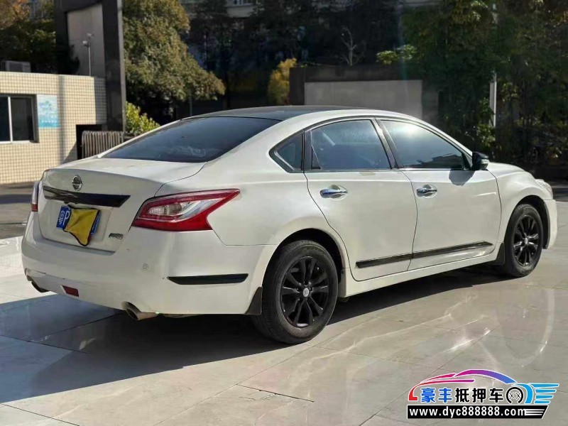 14年日产天籁轿车抵押车出售