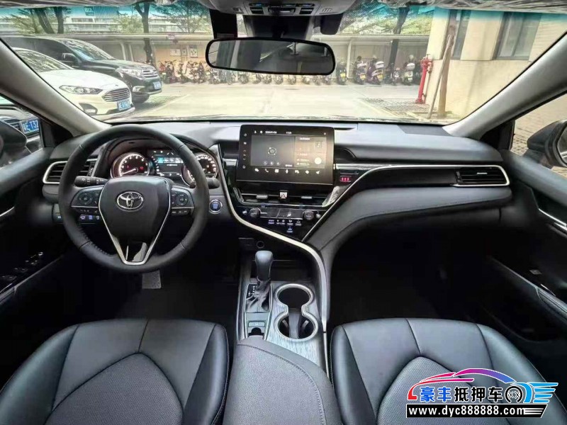 22年丰田凯美瑞轿车抵押车出售