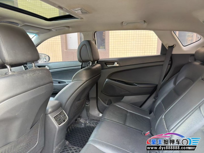 18年现代途胜轿车抵押车出售