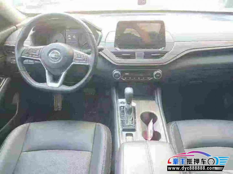 22年日产天籁轿车抵押车出售