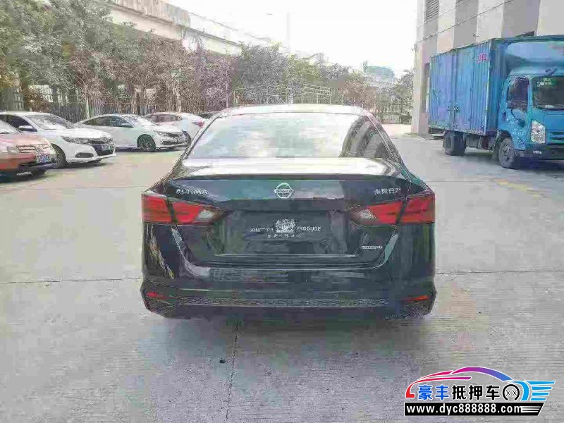 22年日产天籁轿车抵押车出售