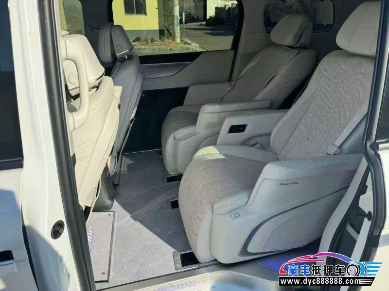 25年别克GL8轿车抵押车出售