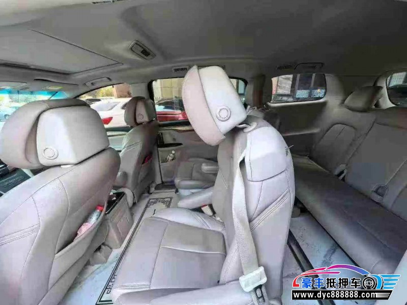 17年别克GL8轿车抵押车出售