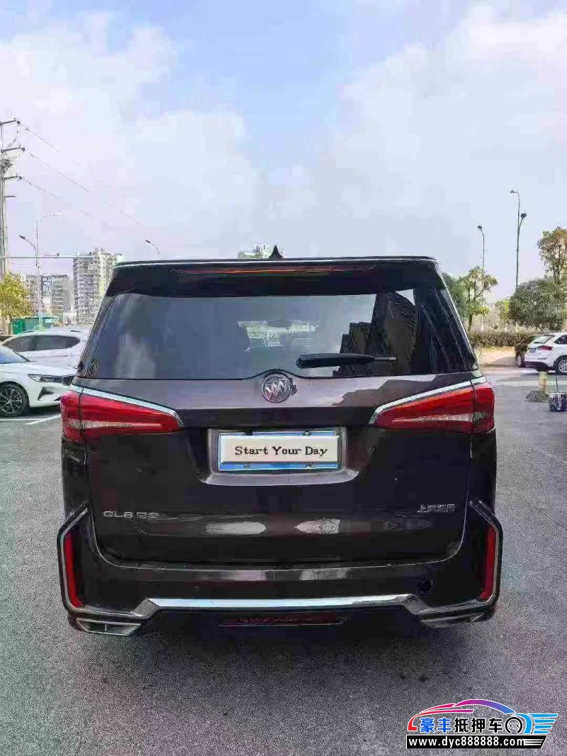 17年别克GL8轿车抵押车出售