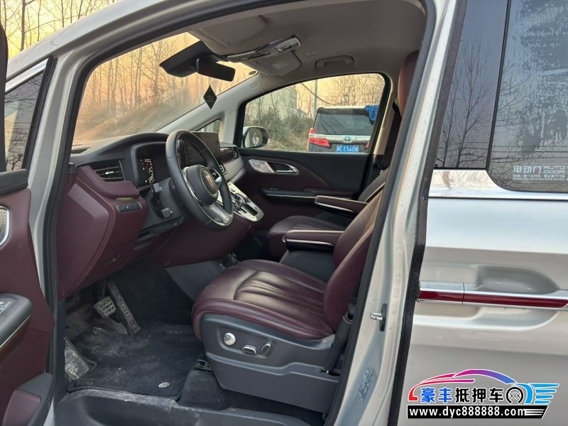 23年红旗HQ9轿车抵押车出售