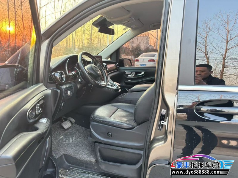 18年奔驰V轿车抵押车出售