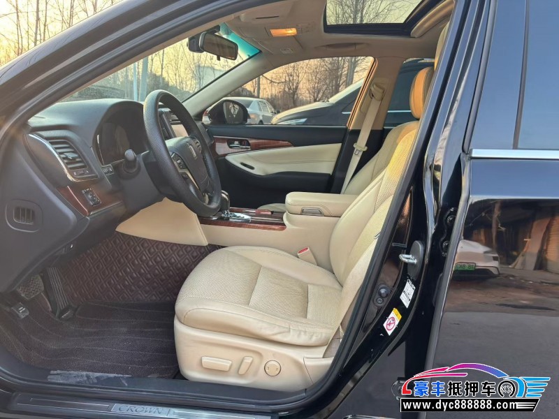 17年丰田皇冠轿车抵押车出售