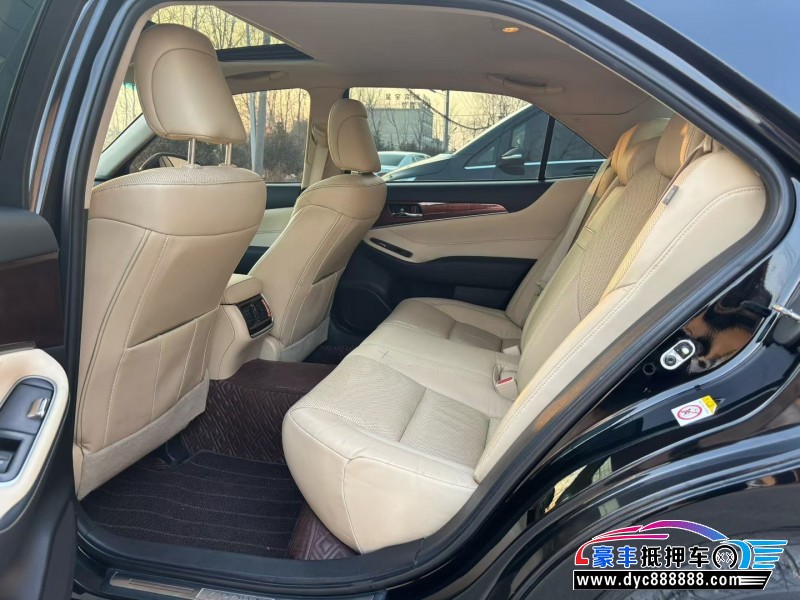 17年丰田皇冠轿车抵押车出售