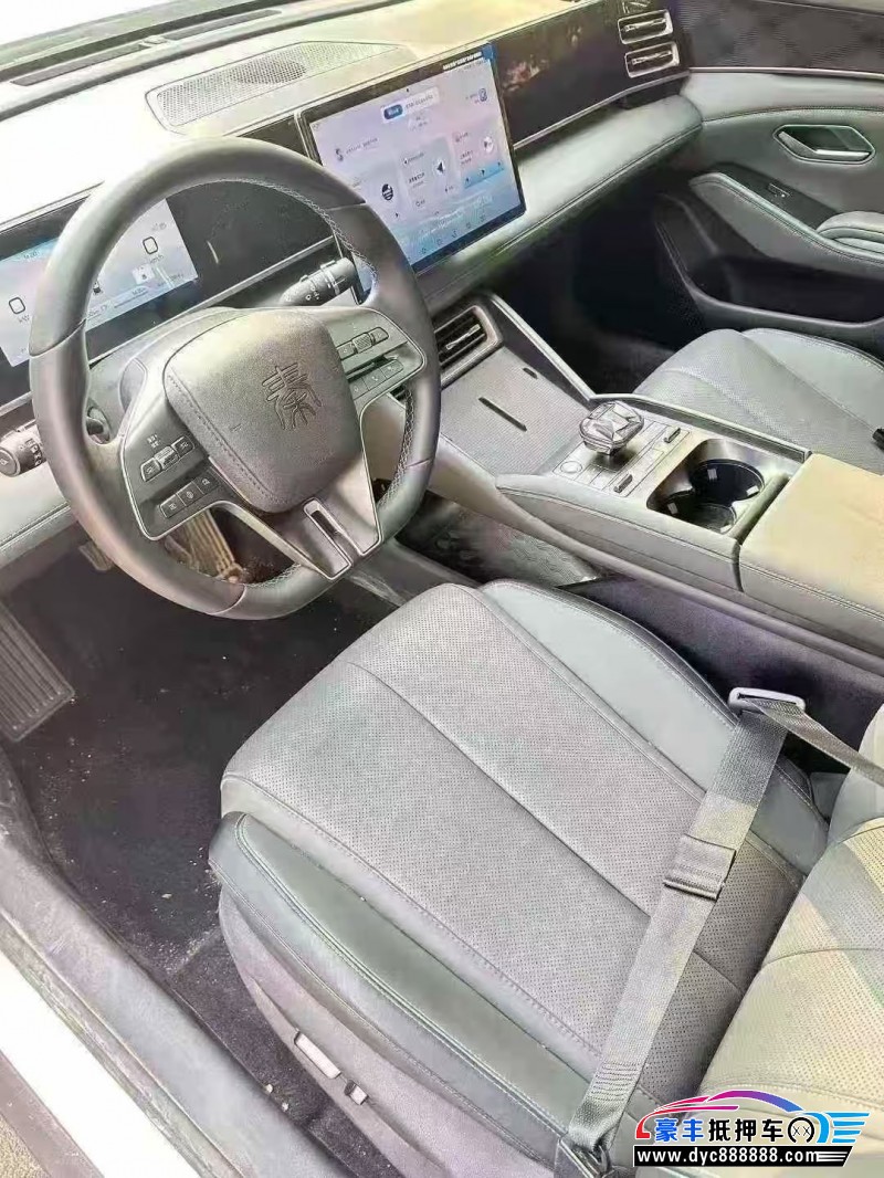 25年比亚迪秦轿车抵押车出售