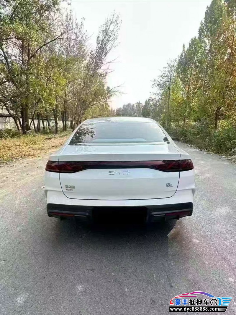 25年比亚迪秦轿车抵押车出售