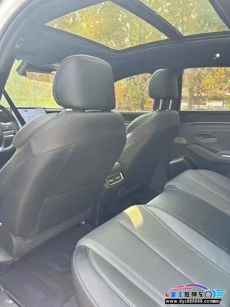 25年比亚迪秦轿车抵押车出售