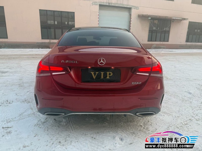 19年奔驰A轿车抵押车出售