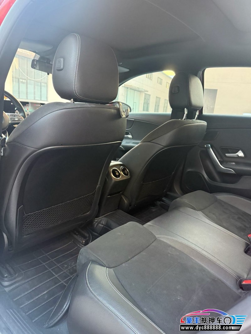 19年奔驰A轿车抵押车出售