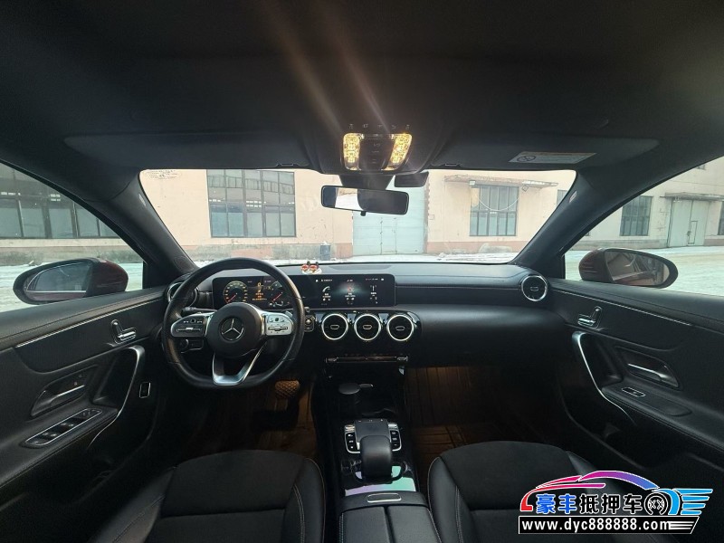 19年奔驰A轿车抵押车出售