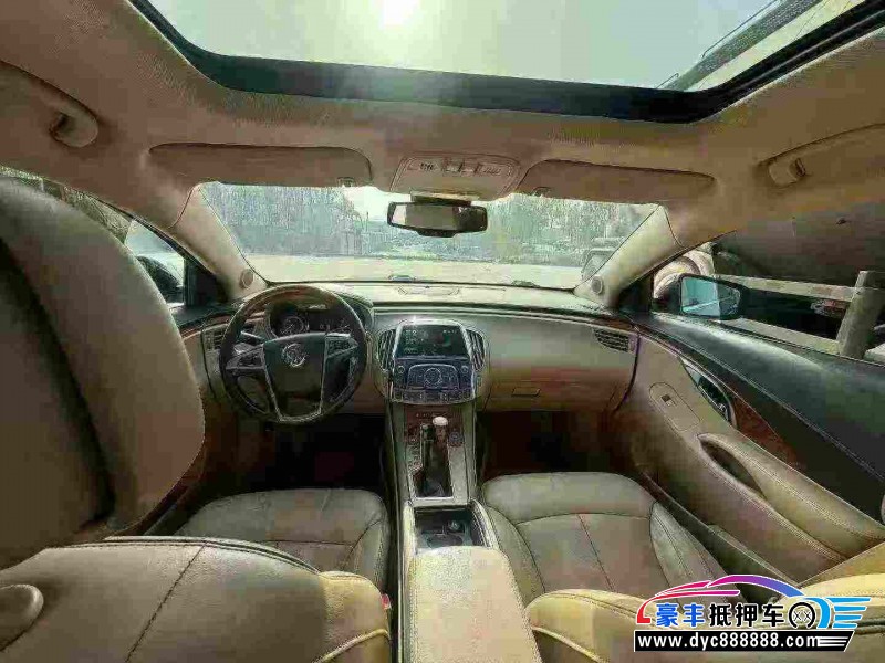 12年别克君越轿车抵押车出售