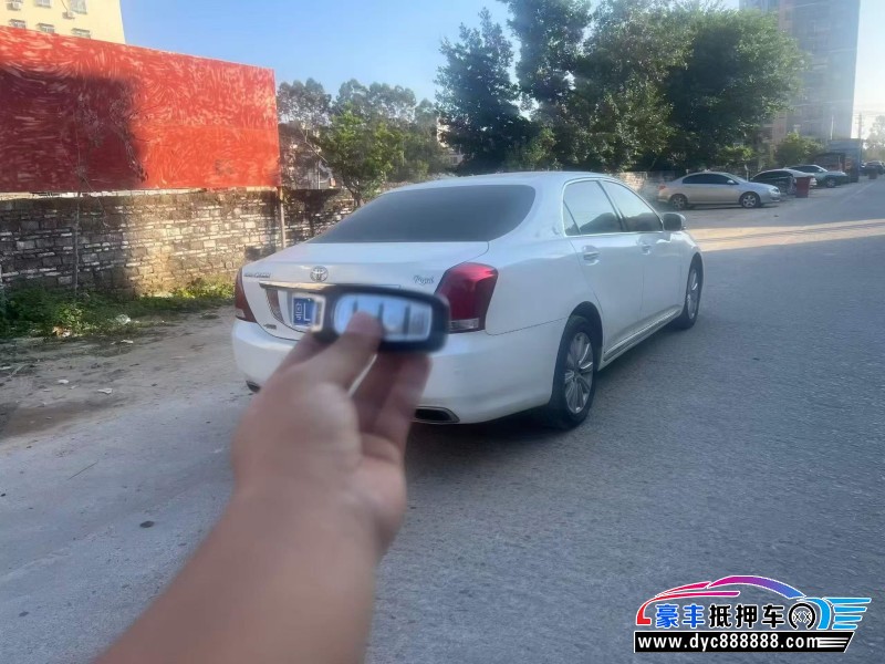 11年丰田皇冠轿车抵押车出售