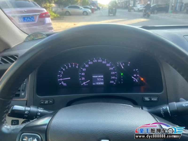 11年丰田皇冠轿车抵押车出售