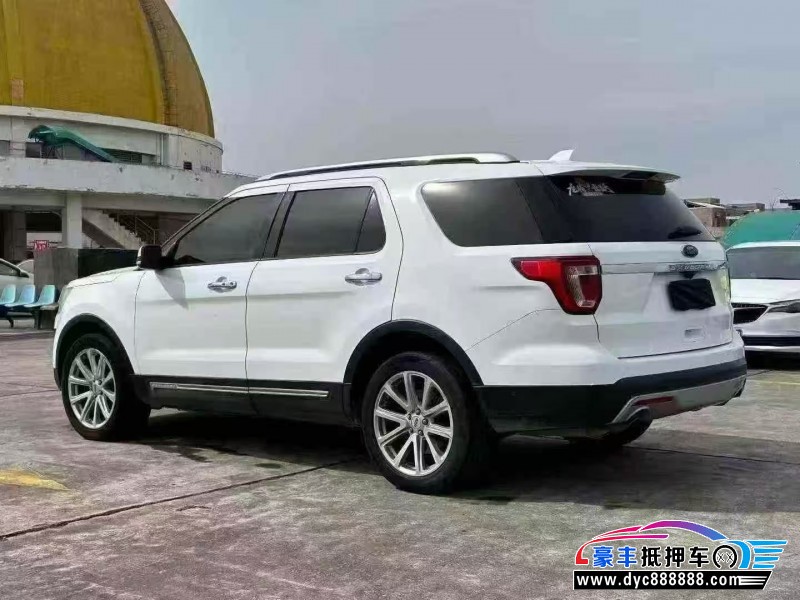 17年福特探险者轿车抵押车出售