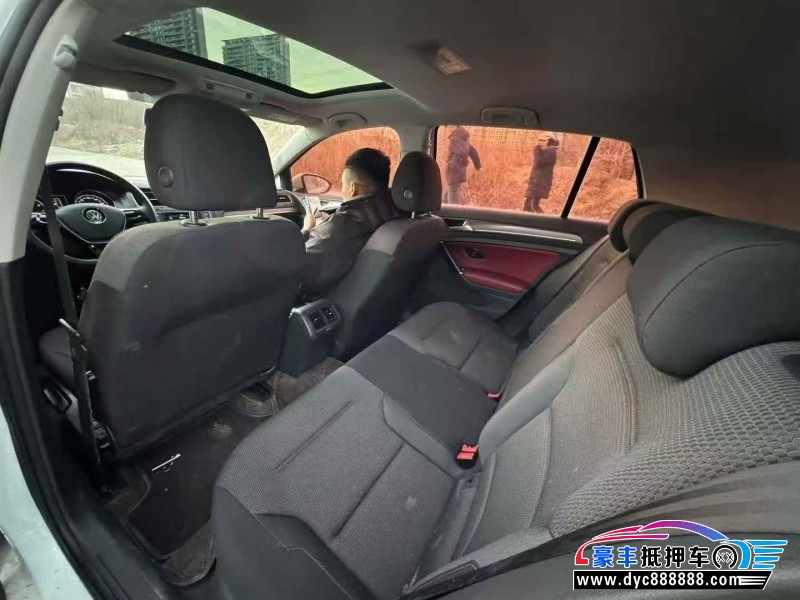 15年大众高尔夫轿车抵押车出售