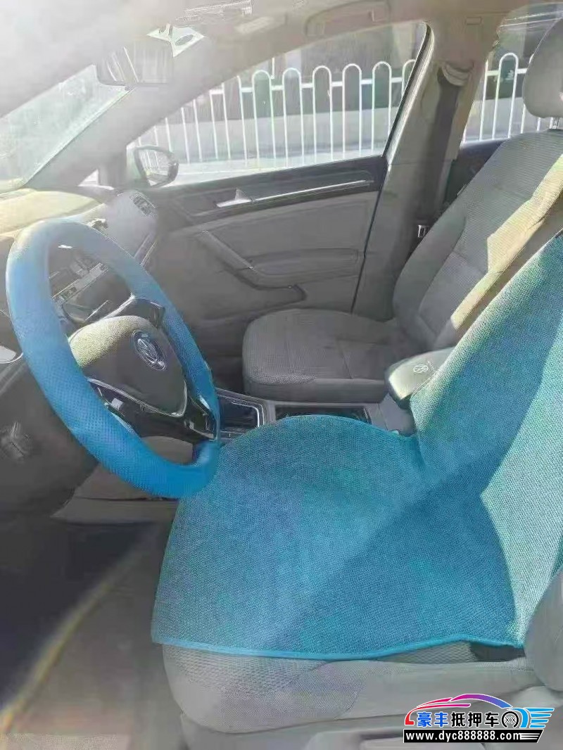 15年大众高尔夫轿车抵押车出售