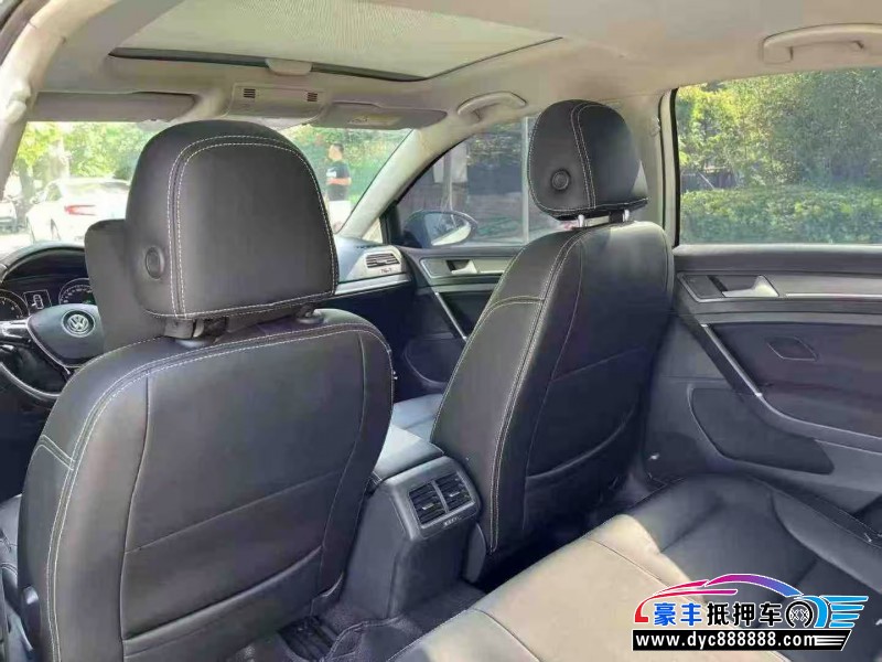 17年大众高尔夫轿车抵押车出售