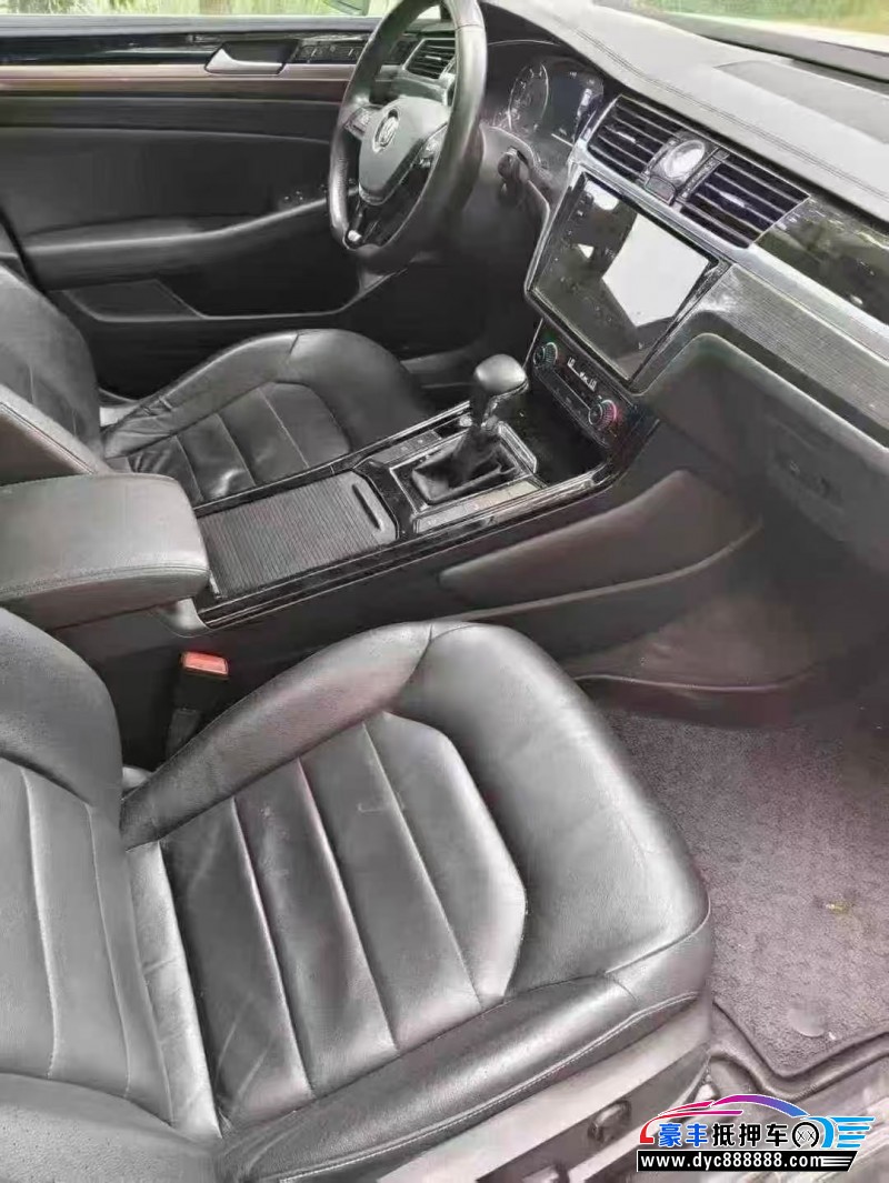 17年大众辉昂轿车抵押车出售