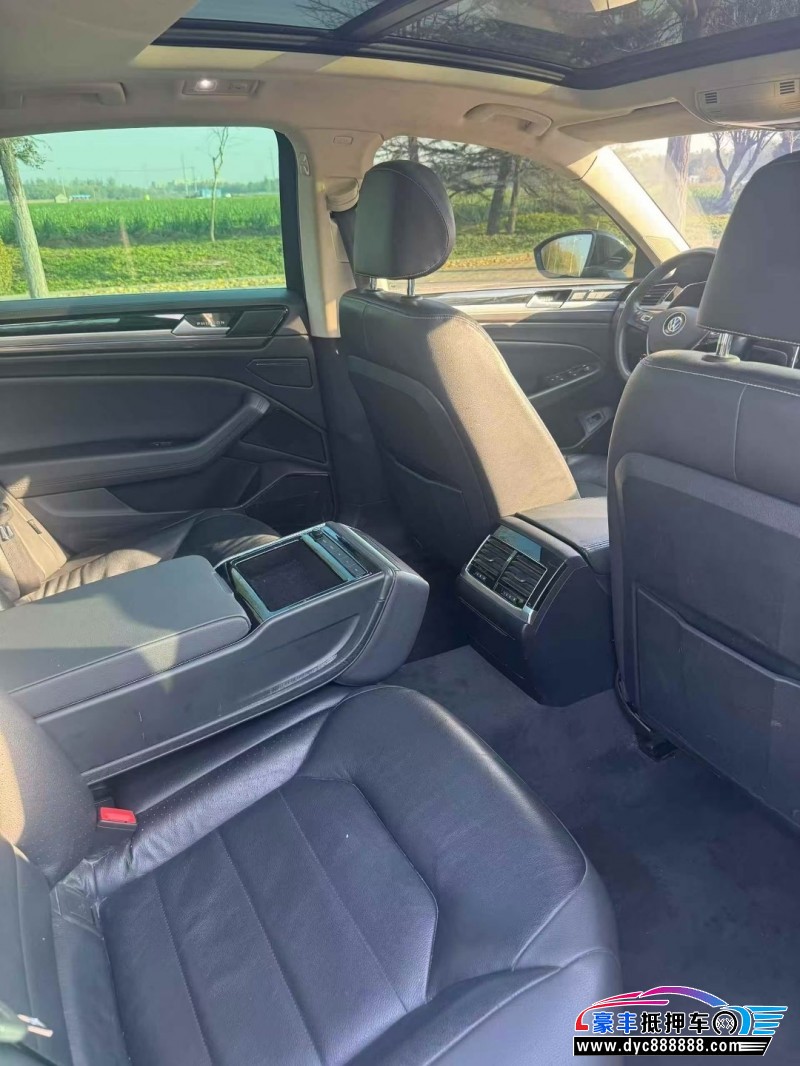 18年大众辉昂轿车抵押车出售