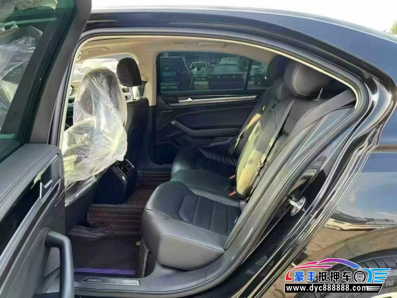 18年大众辉昂轿车抵押车出售