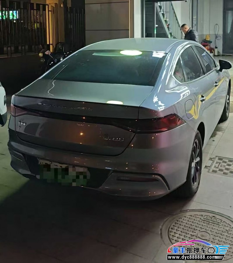 25年比亚迪秦轿车抵押车出售