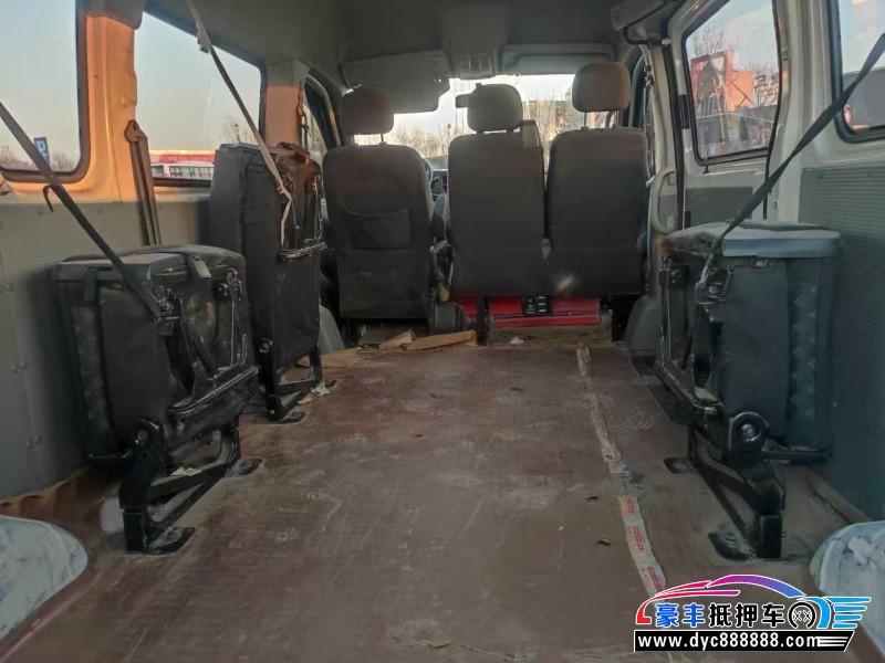 23年上汽大通V80轿车抵押车出售