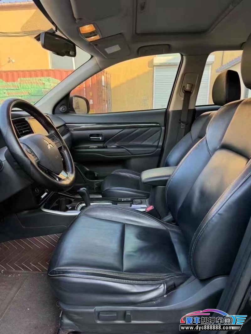 19年三菱欧蓝德轿车抵押车出售