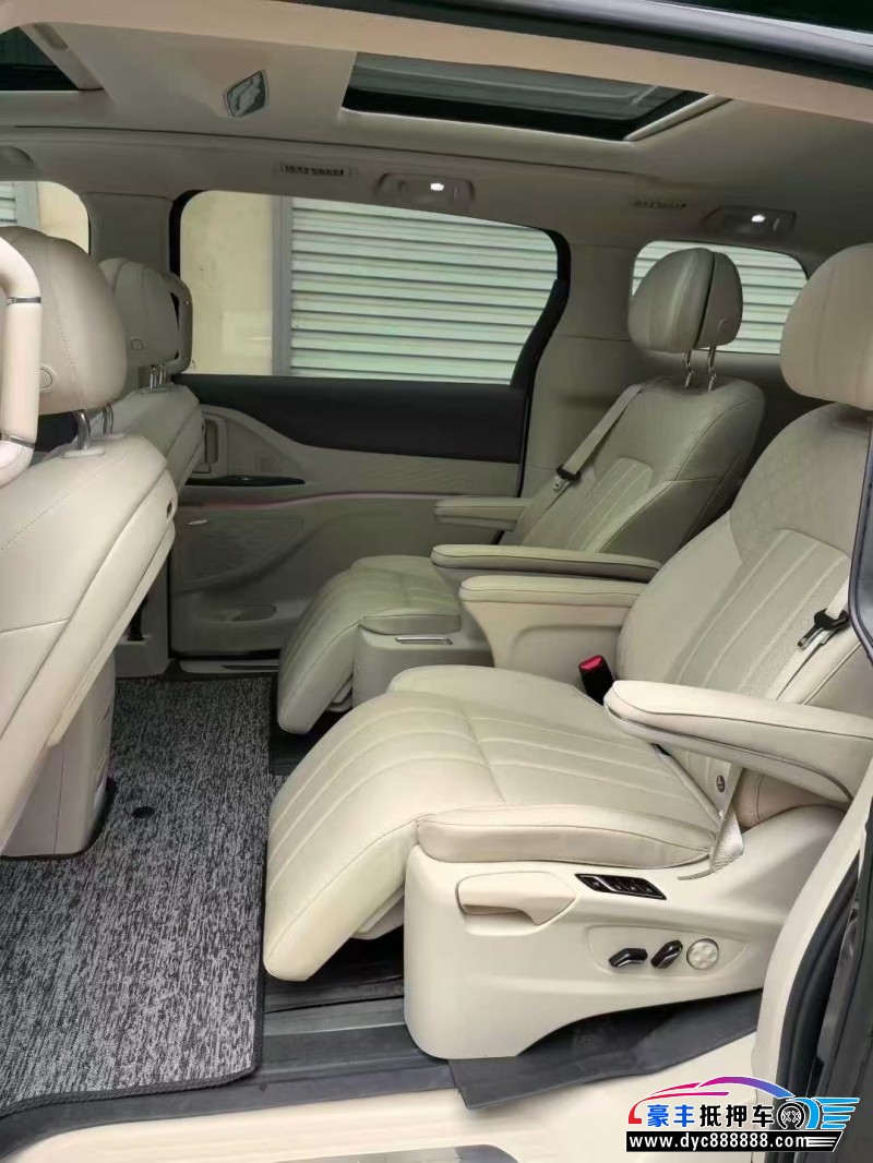 24年岚图梦想家轿车抵押车出售