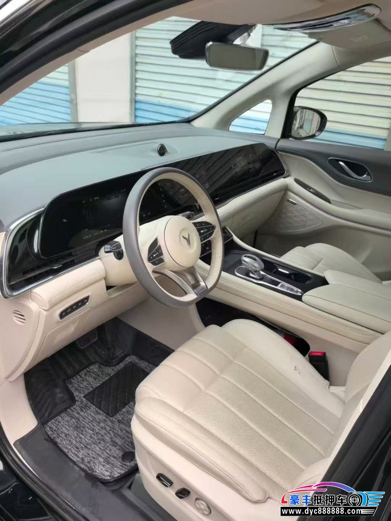 24年岚图梦想家轿车抵押车出售